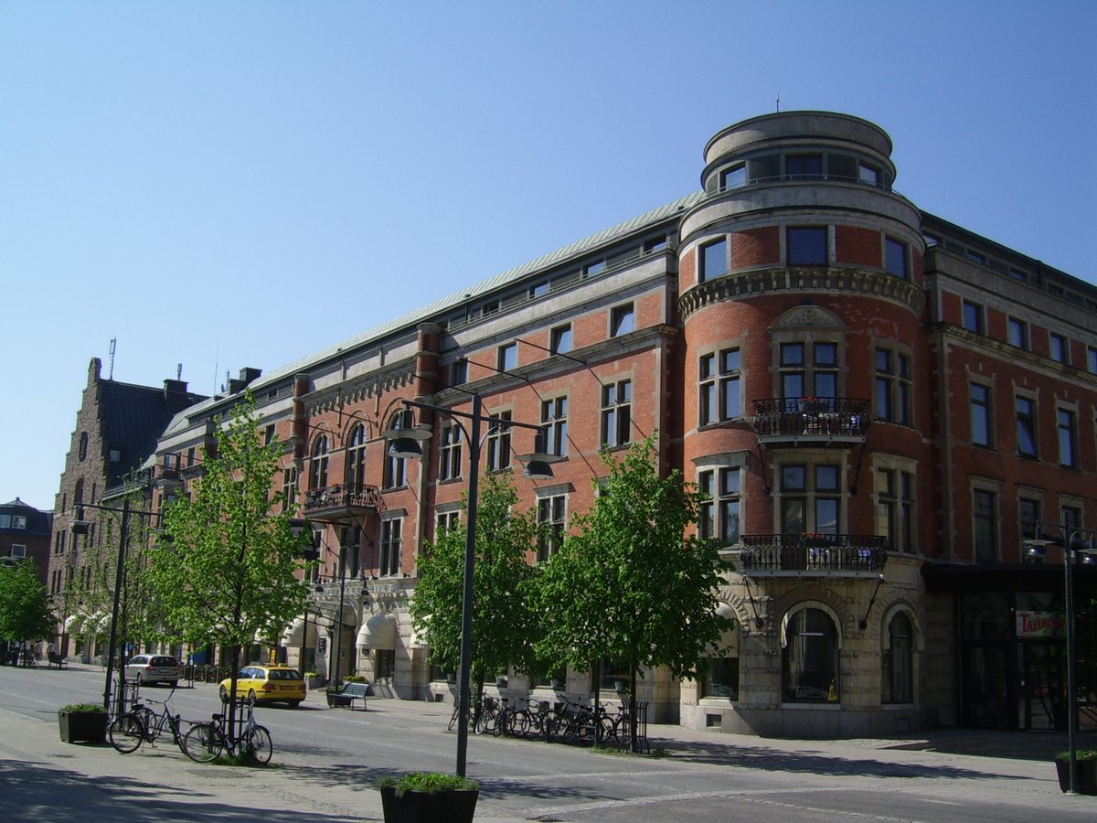 Traditional Architect Birthdays tweet media