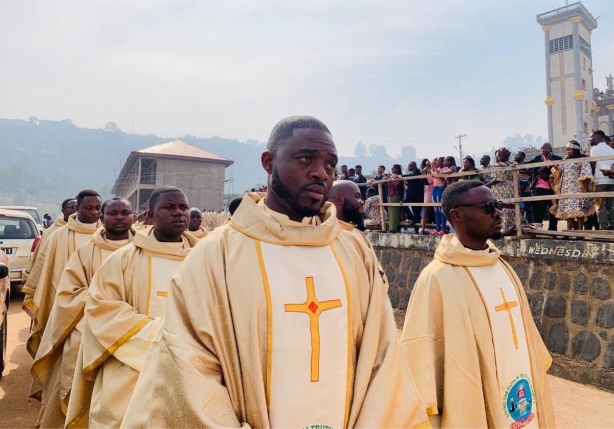 silerenonpossum's tweet image. Bamenda. John Berinyuy Tatah is Bishop. Pope Leo XIV’s first appointment in Cameroon

✒️ @TanPatricio 

Read now: silerenonpossum.com/en/bamenda-joh…

#popeinCamerun #popeLeoXIV #Bamenda