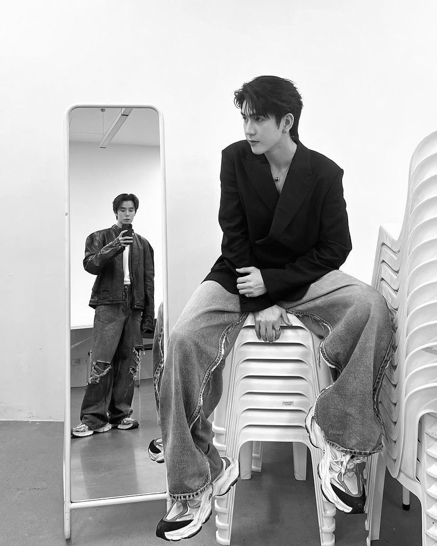 แคมเปญเซลฟี่หน้ากระจกพี่จิมเก็บเรียบ ✨
พร้อมแล้วที่จะขโมยหัวเด็กสาว #jimmyyjp