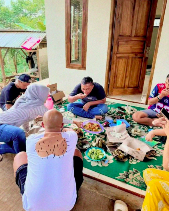 Shitpost 2077 tweet media