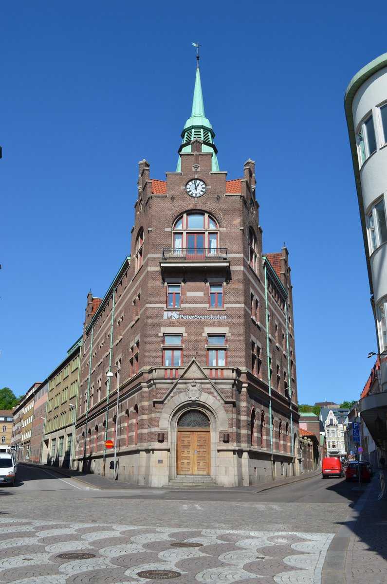 Traditional Architect Birthdays tweet media