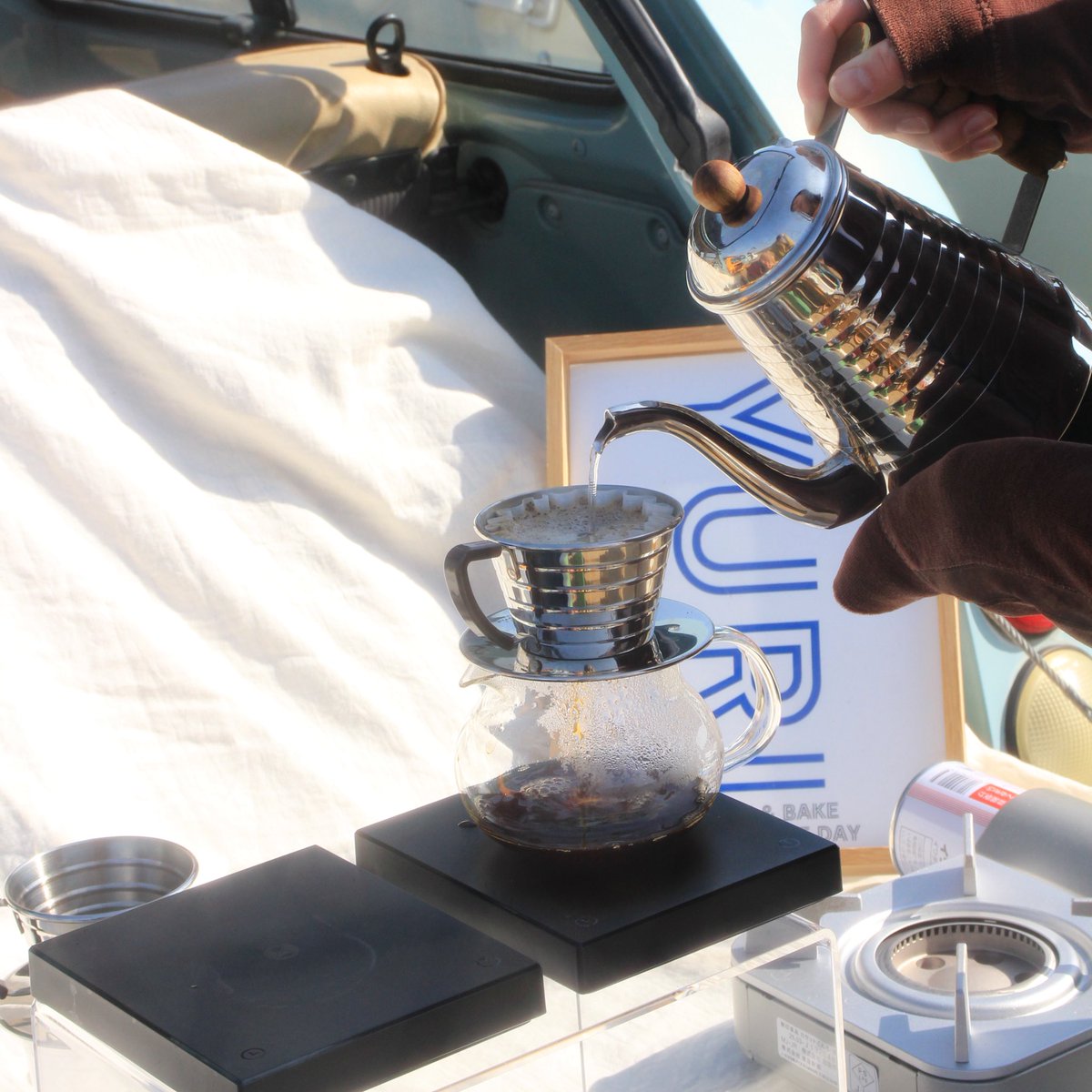 a70_fall's tweet photo. かわいい車たくさんの中でのコーヒー会☕️ https://t.co/dqFNYPQ9eN