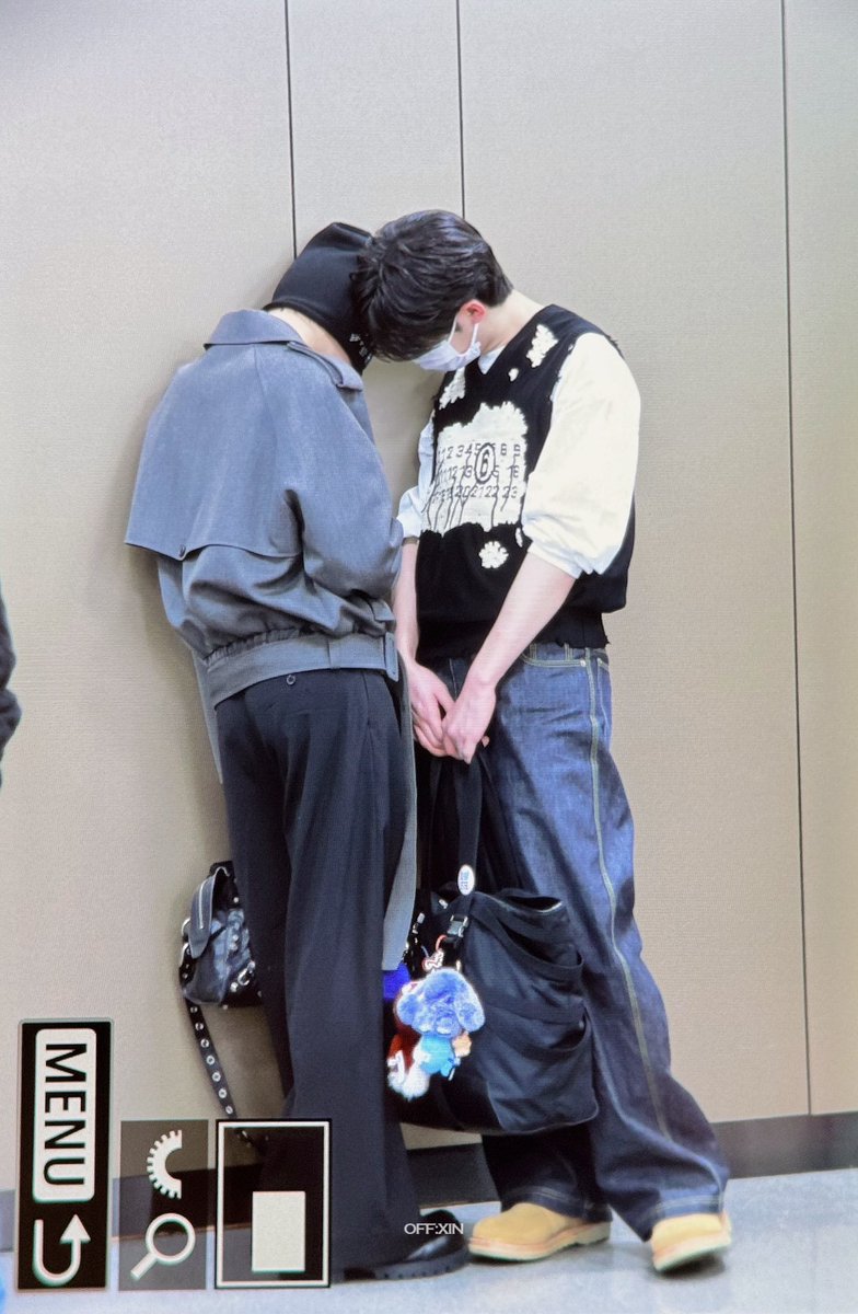 yaoiring's tweet photo. one question. can i ask why were standing this way https://t.co/mc0rEu0Yra