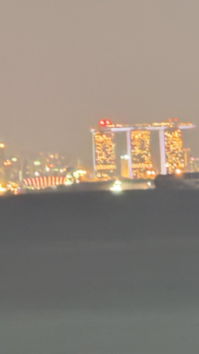 Xindicad's tweet photo. jelas banget malam-malam zoom singapore https://t.co/57M4AsTu5c