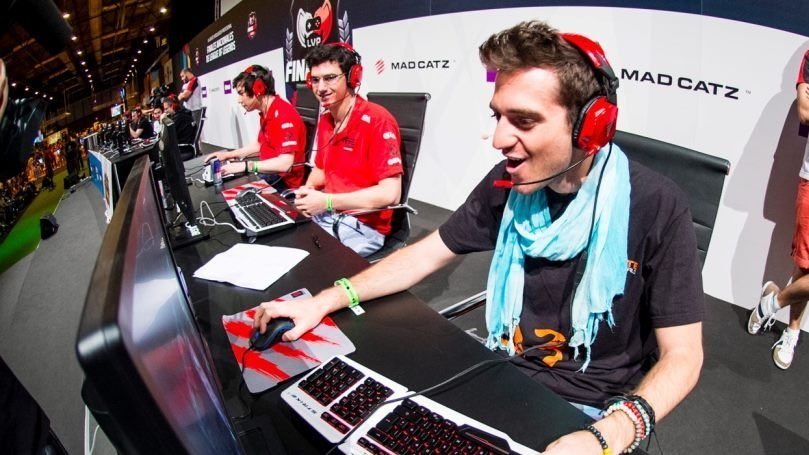 ⚡️ Lay tweet media