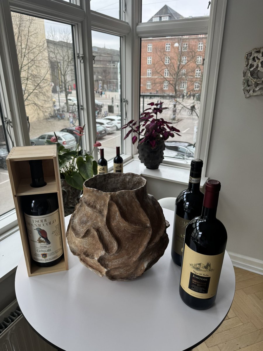 frehbein's tweet photo. ANJA’s 🇩🇰ceramic, 🇮🇹 🍷 https://t.co/ePKA5Vy2GZ