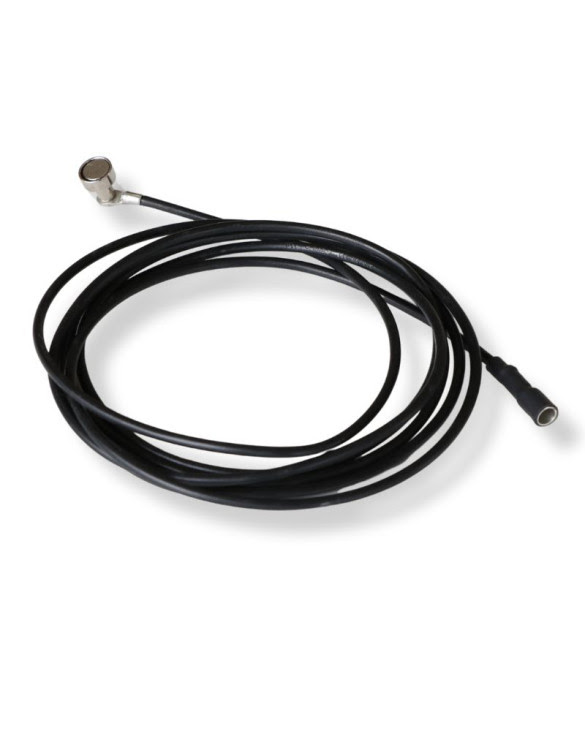 Navoti_37's tweet photo. Votre chargeur n'a que deux broches et c'est un problème.

Au bureau comme en télétravail, nous passons de longues heures entourés d'appareils électriques : ordinateur, téléphone, chargeurs qui sont souvent utilisés en continu et en charge.

Une réalité devenue normale au point de ne plus la questionner.

Et pourtant, avec le temps, cette exposition chronique peut contribuer à un inconfort diffus :

Une fatigue qui s'installe,
Des difficultés de concentration,
Une sensation de tension,
Un sommeil moins réparateur.

Des signaux souvent discrets mais qui traduisent un environnement que l'on subit plus qu'on ne le maîtrise.

La majorité des chargeurs que nous utilisons aujourd'hui sont conçus avec des prises à deux broches, sans connexion à la terre.
Ils fonctionnent mais sans possibilité d'évacuer les charges électriques vers le sol.

Lorsqu'un appareil est en charge, un champ électrique est présent autour de celui-ci et en l'absence de mise à la terre, ce champ reste dans l'environnement immédiat, souvent au contact direct de vous.

Il existe une façon simple d'agir à la source : quatre solutions pour relier vos équipements à la terre.
Il existe un câble USB, à douille et aimanté et le tout nouveau sur nos étagères : un chargeur avec mise à la terre intégrée qui charge 3 appareils à la fois.

Sans modifier vos habitudes, vous améliorez déjà votre environnement de travail.

⚡ 4 solutions de mise à la terre pour votre bureau : 

🔌 Câble USB de mise à la terre
Pour ordinateur, box, imprimante → https://t.co/5qhPqBT0sA
🔌 Câble USB avec douille de mise à la terreConnexion directe à la borne de terre → https://t.co/chUivFm0rr
🧲 Câble aimanté de mise à la terrePour lampes, bureaux électriques, objets métalliques → https://t.co/aivmHDCG1A
🆕 Chargeur avec mise à la terre intégrée USB & USB-CCharge 3 appareils + mise à la terre sans accessoire → https://t.co/0kOeIWOcDt