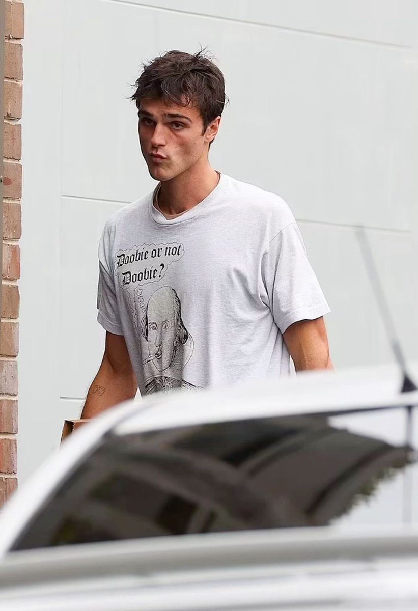 elordibiscuit's tweet photo. love how pouty he’s in here with his silly shakespeare shirt https://t.co/84XOL75eRV