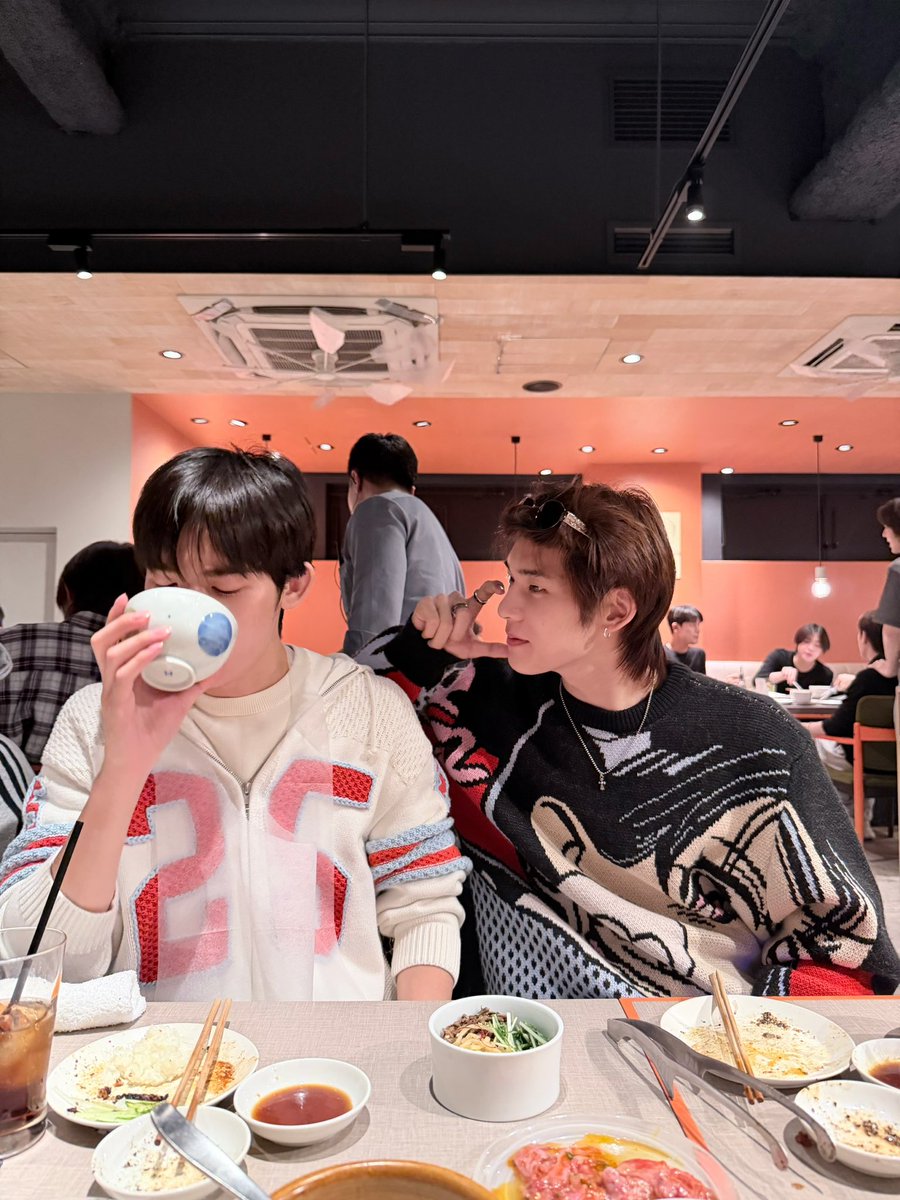 อันนี่ด้วงหรือตี๋ ใครอยากดูคลิปรีเลยครับ พี่ไม่ไหววหรอกนะะะ

DUANG WITH YOU EP8
#ด้วงกับเธอEP8