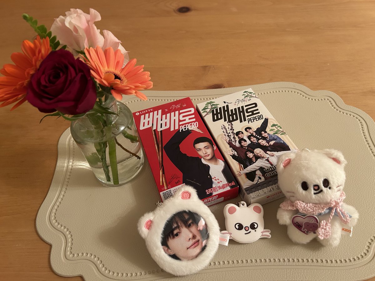 jini03amerin's tweet image. センパでいただいたスキズペペロと家にあったHyunjinペペロを並べてみた☺️
食べるのがもったいない🤭

#Hyunjinday 
#StrayKids현진 
#PEPERO