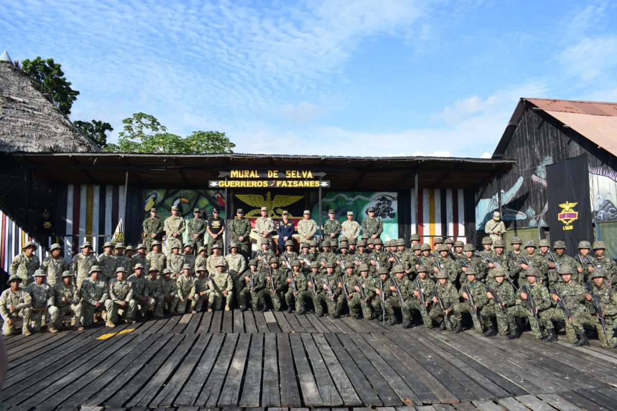 Ejercito_Div6's tweet photo. Colombia 🇨🇴 y Perú 🇵🇪 fortalecen su interoperabilidad militar en la Amazonía.

En el Fuerte Amazonas, sede de la #Brigada26 en Leticia, culminó con éxito este entrenamiento conjunto entre el @COL_EJERCITO y el @EjercitoPerú, con la participación de la #Brigada35.

Una alianza estratégica que consolida la seguridad en la frontera común y refuerza la cooperación binacional. 🤝

En video el comandante de la #Brigada26 Brigadier General Edilberto Cortés Moncada 👇🏻