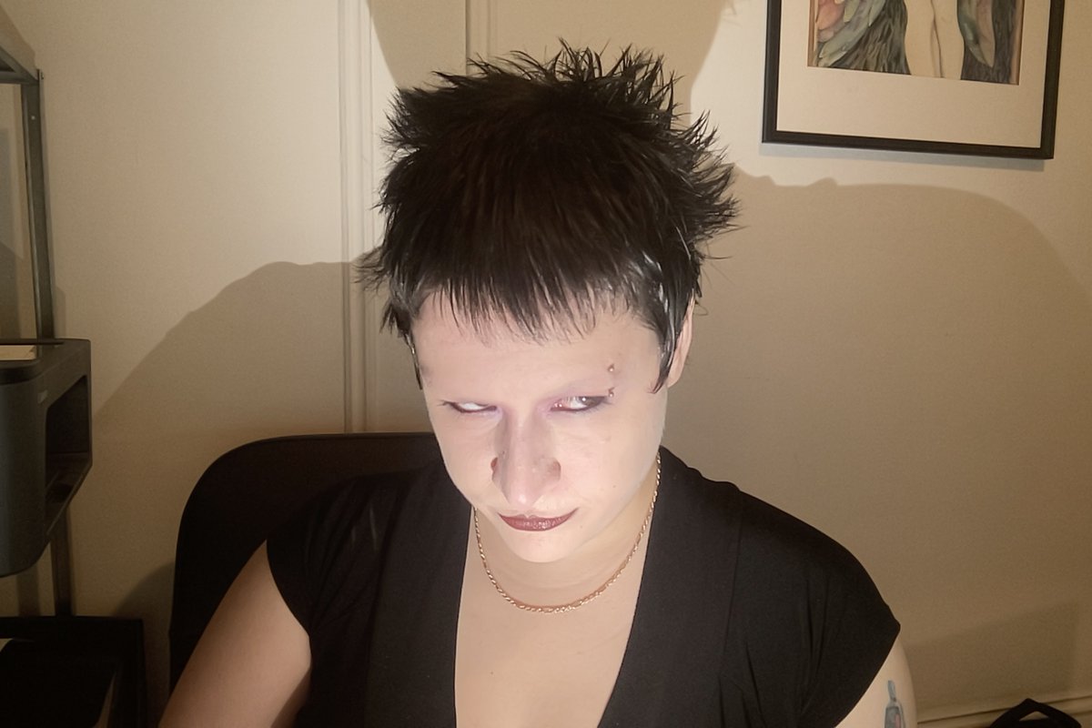 archaicsmiling's tweet photo. feeling #quebecois lately #hairprogress #hairlengthening #devilishthots https://t.co/qZx438jrEl