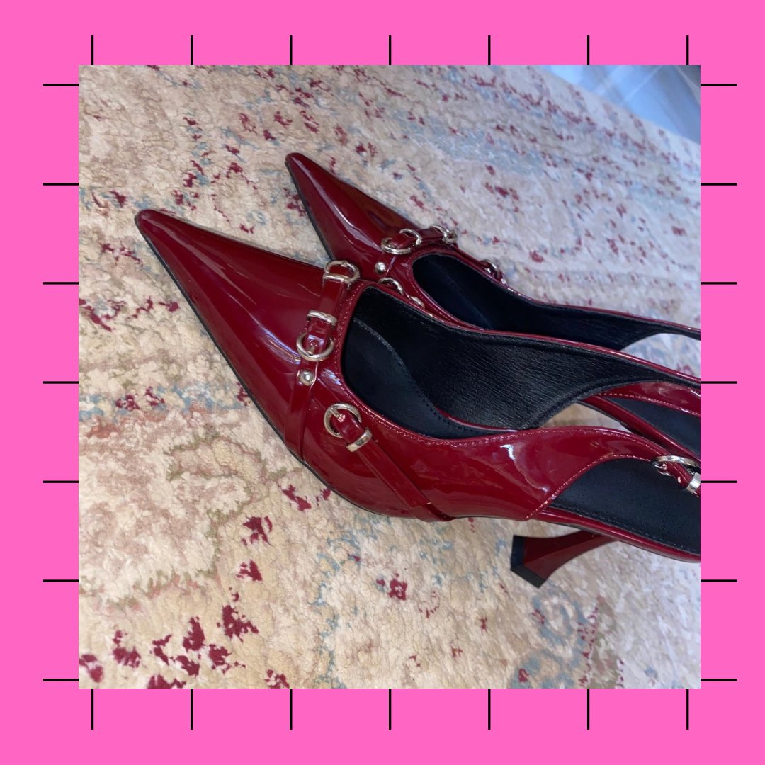 Red pumps 
Size : 40
Price : N20,000
Condition : brand new 

Location : Shadara, Kano