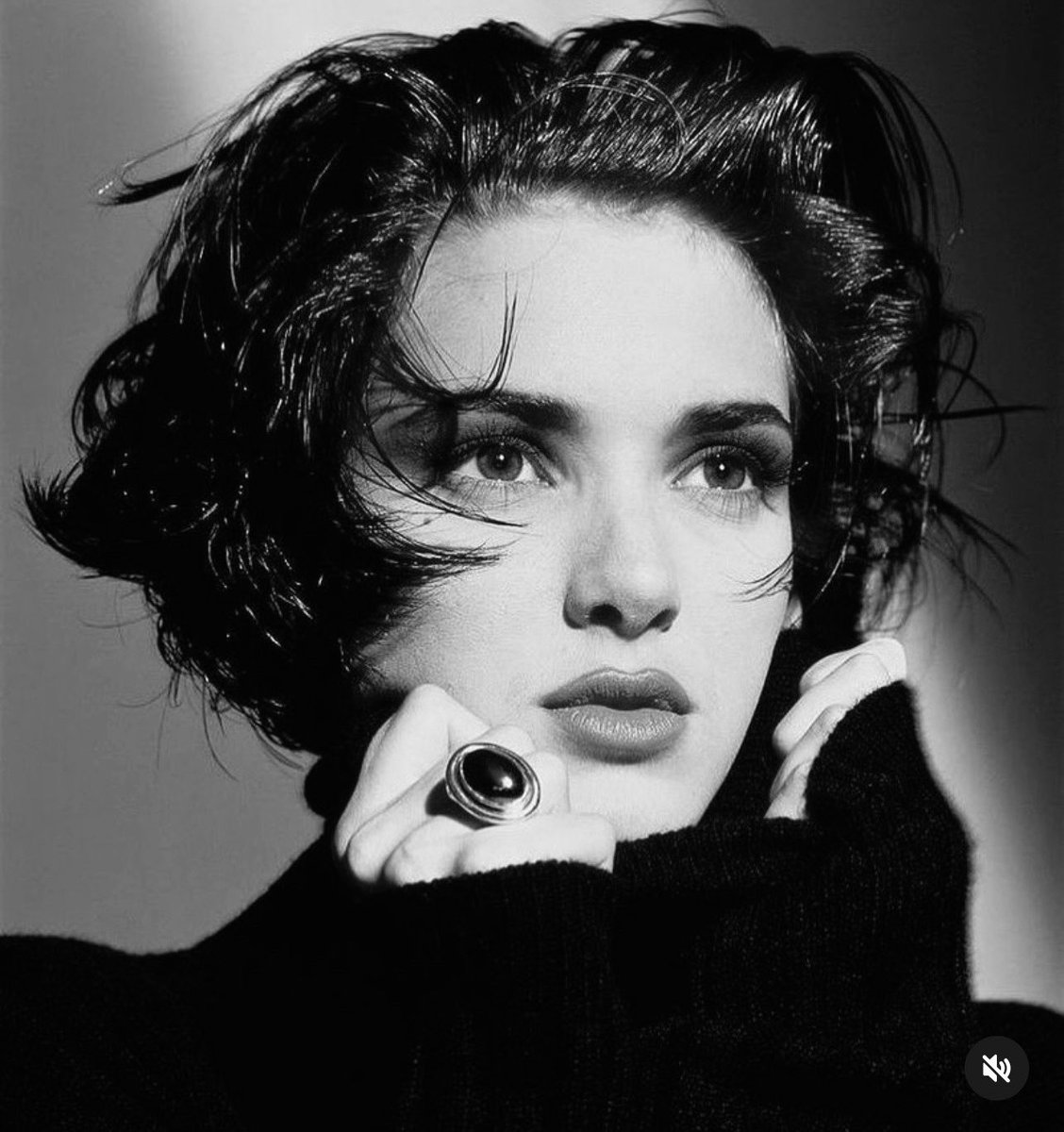 ᴠᴇʀᴏɴɪᴄᴀ tweet media