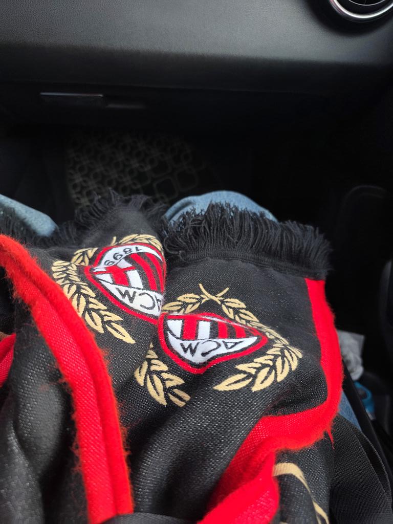 momo // ❤🖤 tweet media