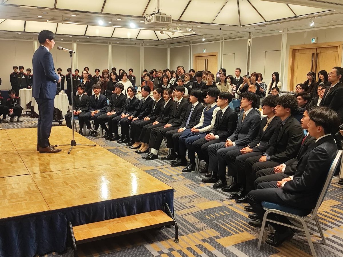 kokudai_ekiden's tweet photo. 【4年生を送る会】

本日、渋谷エクセルホテル東急にて4年生を送る会が開催されました！

在学生、スタッフだけでなく、院友の方々、日頃から応援して下さる皆様と4年生の門出をお祝いしました🎉

改めて、4年生の皆様卒業おめでとうございます🎉

#國學院大學
#adidas
#ライフネット生命
#アサガミ https://t.co/789lpK9bgi