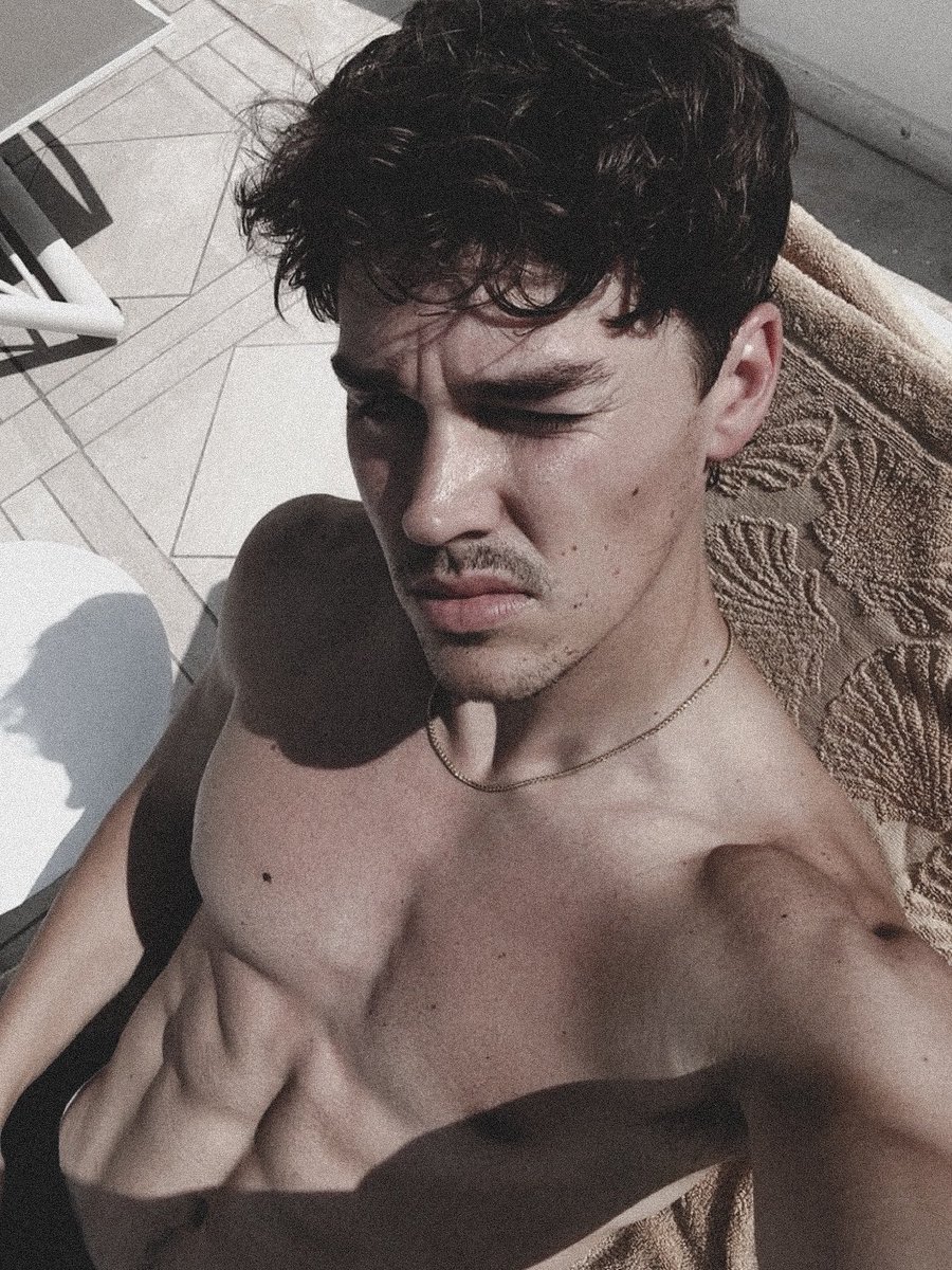 Daddy Mark😈 tweet media