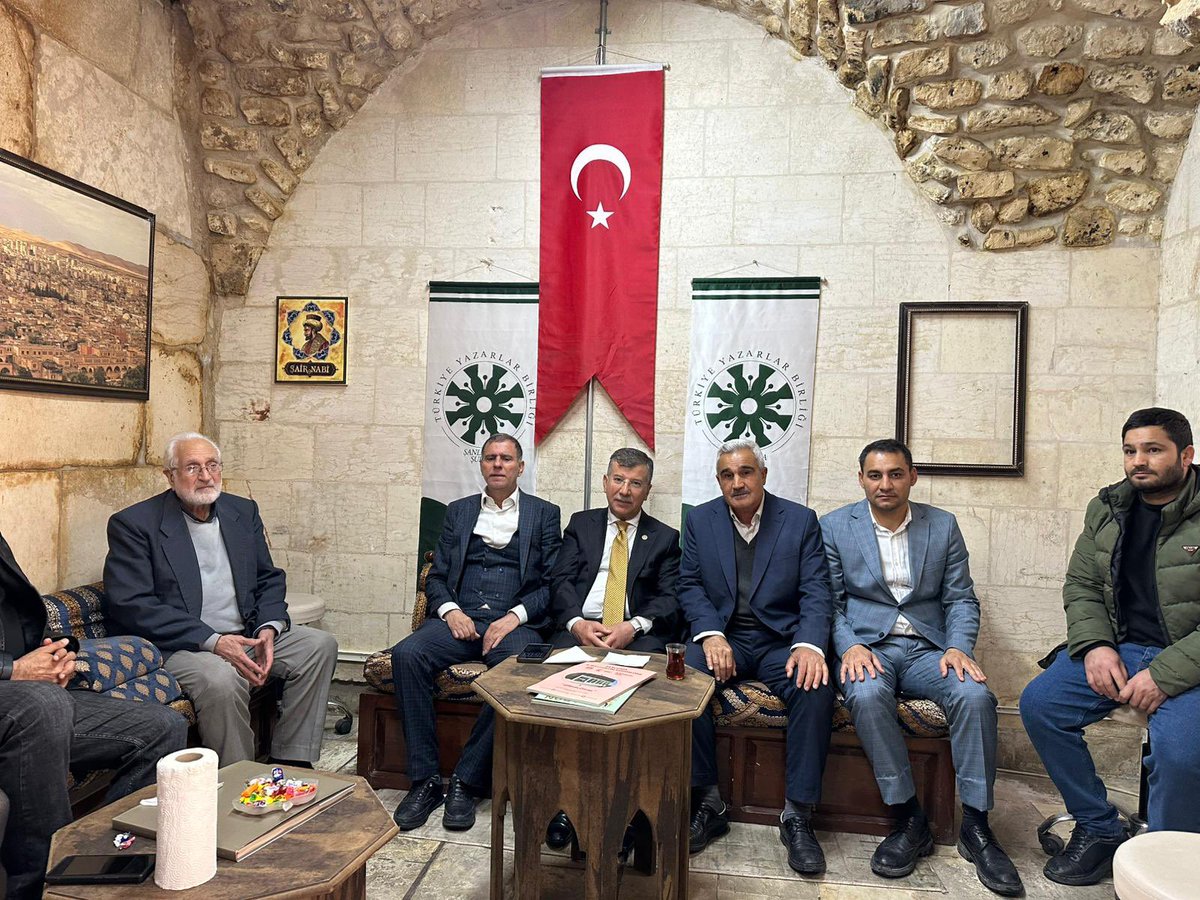 malicevheri's tweet photo. Türkiye Yazarlar Birliği Şanlıurfa Şubesi’nin düzenlediği bayramlaşma programında kıymetli edebiyat ve fikir insanlarımızla bir araya geldik.
Bayramın bereketini, kardeşliğini ve gönül iklimini hep birlikte paylaşmanın mutluluğunu yaşadık.
Rabbim muhabbetimizi ve birliğimizi daim eylesin.
@Akparti @akpartiurfa @tyburfa