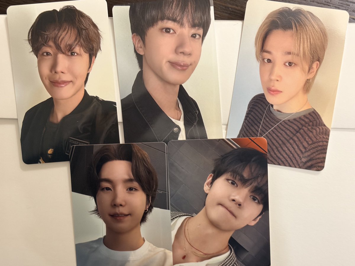 mjm_17k's tweet photo. BTS ARIRANG アルバム 特典 トレカ weverse 交換

譲)) 写真 ジン、ユンギ、ホソク、ジミン、テテ

求)) ジョングク

郵送にての交換希望です。
お気軽にお声がけください🙇‍♀️

#BTS交換 https://t.co/vy0Ndh4qip