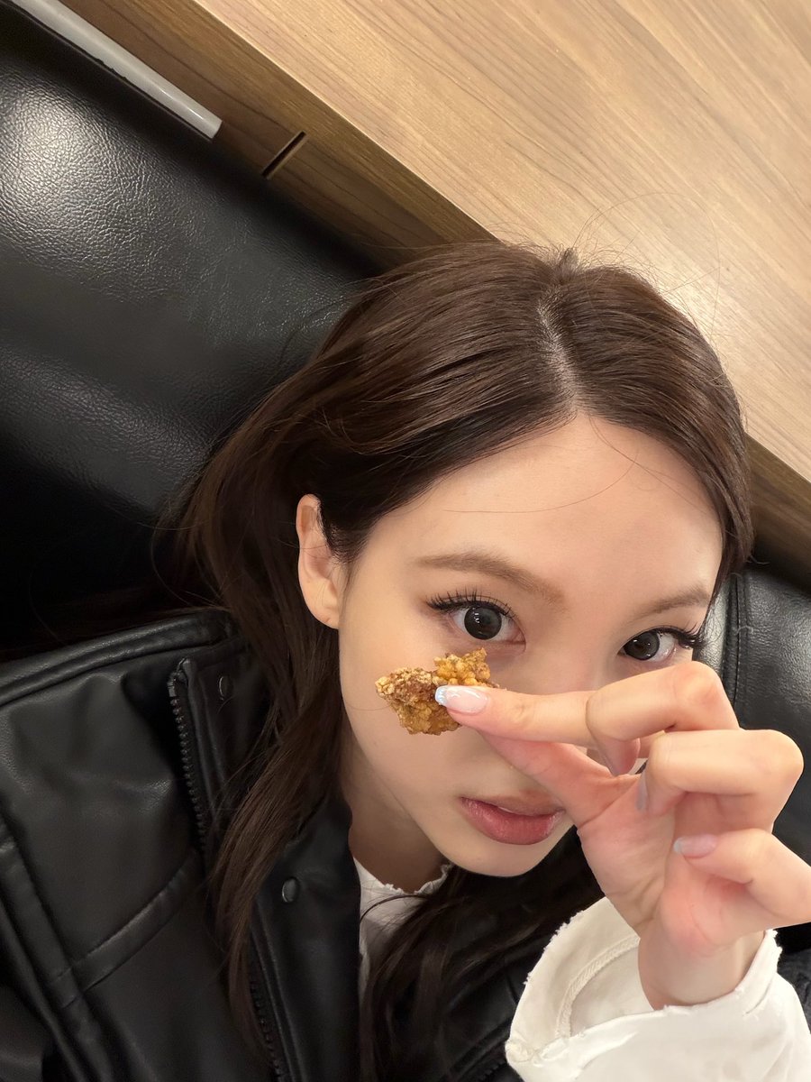 나연🫧 tweet media