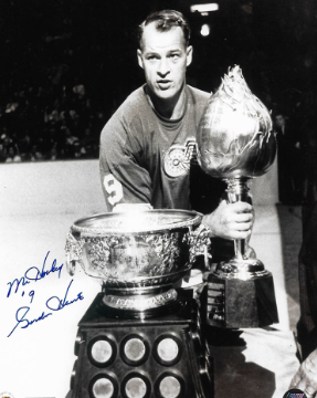 hockey_vintage's tweet image. Happy birthday to the late HHOFer Gordie "Mr. Hockey" Howe who was born ON THIS DAY in hockey history (March 31, 1928):

4-time Stanley Cup Champion
2-time Avco Cup Champion
6-time Hart Trophy Winner
6-time Art Ross Trophy Winner
5-time NHL Goal Leader
23-time NHL Allstar