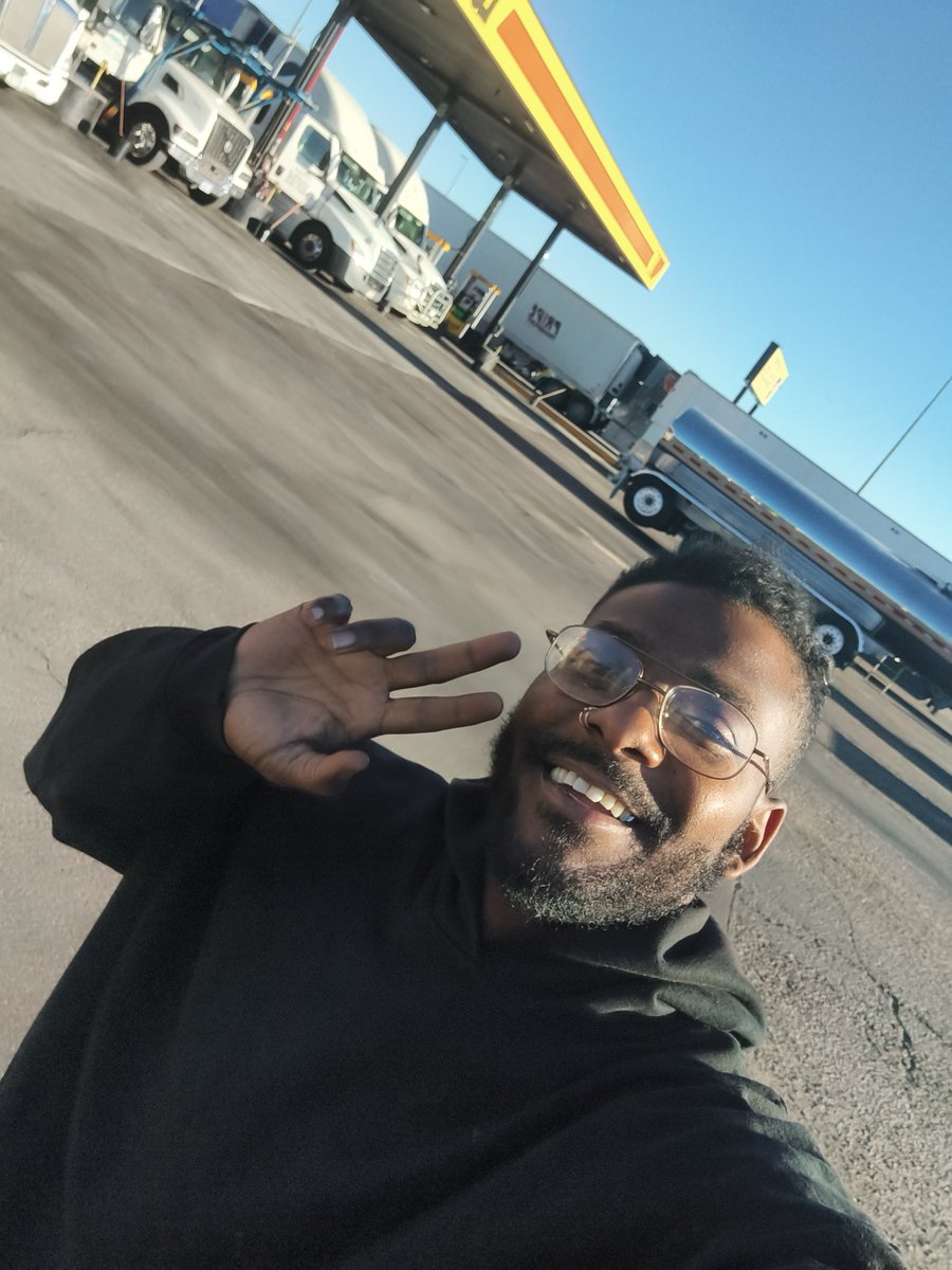 thtguyt's tweet photo. #Day474 ! Apecoin🦍
A Supporting $APE 🐸🐐 A Ribbit A 🤞🏾Bless
Selfie until ApeCoin hits a all-time high
🤞🏾🫡 #yuga @apecoin Blessings 🐒ApE https://t.co/k0ggTvra61