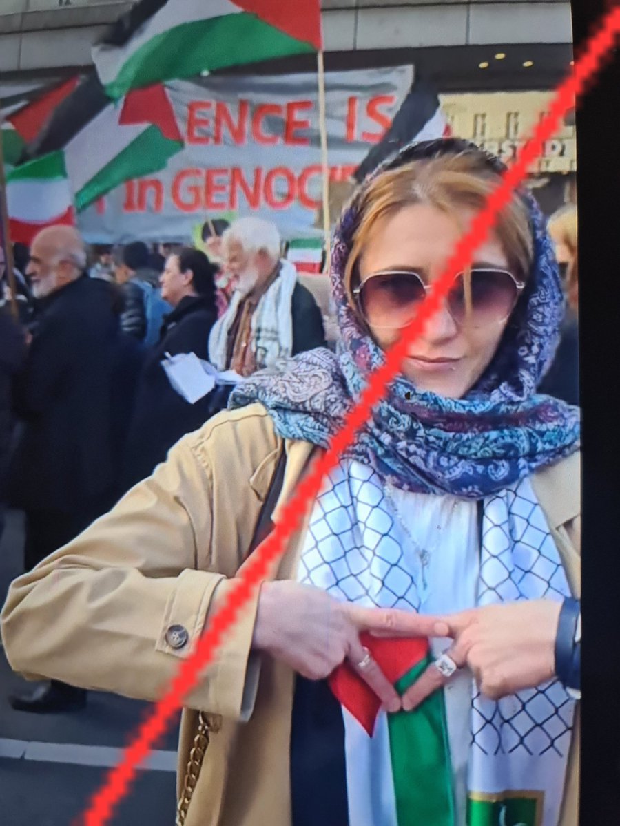 HoolauHoop1234's tweet photo. Und Azra ist mal wieder nicht geizig mit verbotenen Zeichen!!!
@PolizeiBerlin_E @polizeiberlin
#b2103 https://t.co/s7WUNCQIlR