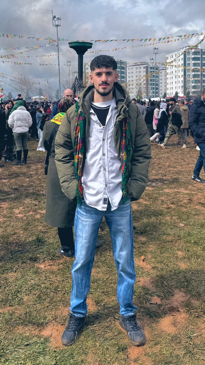 Sırılsıklam olmadan önce.
Newroz Piroz Be.