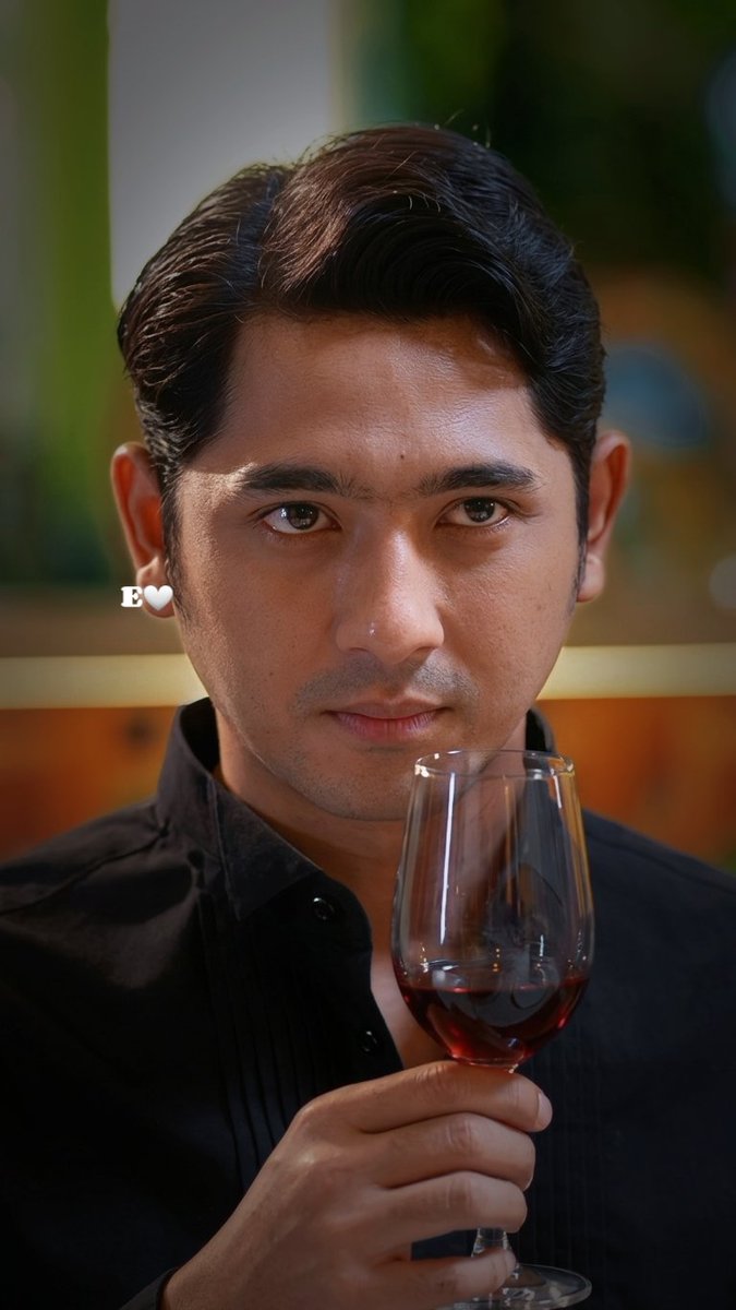 vi_eviee's tweet photo. emang boleh kang toprak se-hawtt eniihh😚🫶

as usual suka kalo mode natap begini, berasa mau nerkam, tajam batt😅

cheers🥂

#AryaSaloka
#TerikatJanji https://t.co/4qh1eDjx1l