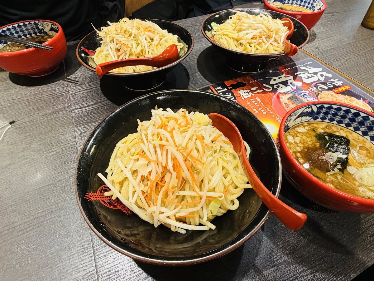 えもこさいん tweet media