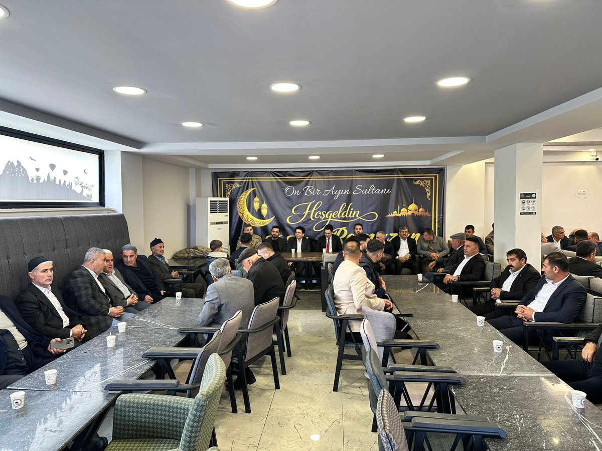 sirvankymkmligi's tweet photo. Kaymakamımız Sn. @aaaltintass, İlçe Protokolümüz ile birlikte muhtarlarımız ve vatandaşlarımızla bir araya gelerek, Ramazan Bayramlarını kutladılar. Ardından görevi başındaki Jandarma, Emniyet ve Sağlık çalışanlarımızın bayramlarını kutladılar. https://t.co/MYZvfsR6XJ