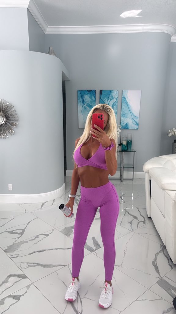 Chloe 🩷 tweet media