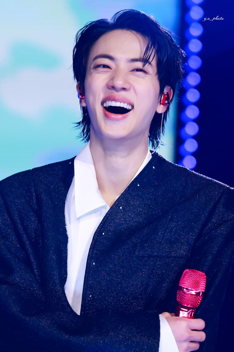 yo_photo_'s tweet photo. 2026.3.21😆🩷

#방탄소년단진 #BTSJIN
#김석진 #석진 #진 #JIN #ジン@BTS_twt 
#BTS_ARIRANG https://t.co/zVb9SyjWqV