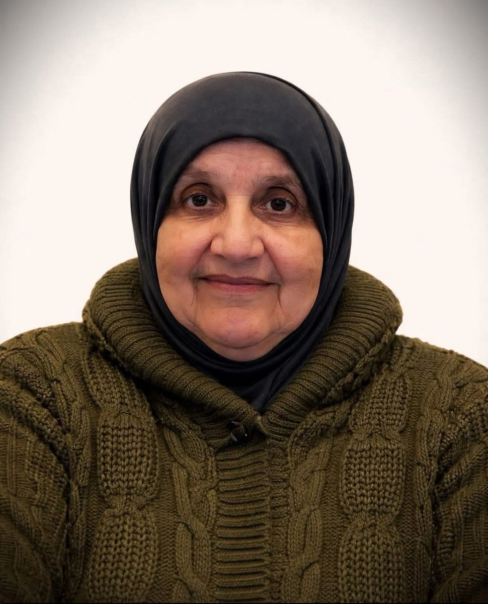 Mutte76's tweet photo. رحم الله عمّتي زينب بنت مطيع، أمّنا التي كانت بعضًا من رحمة الله بنا وكرمه. زينب بنت مطيع النقية الروح والخصال ، كانت توزّع محبتها واهتمامها وكرمها علينا بالتساوي، حتى يظنّ كلّ واحدٍ منّا أنّه ابنها الأثير وصديقها المفضّل. https://t.co/x0PguURsnK