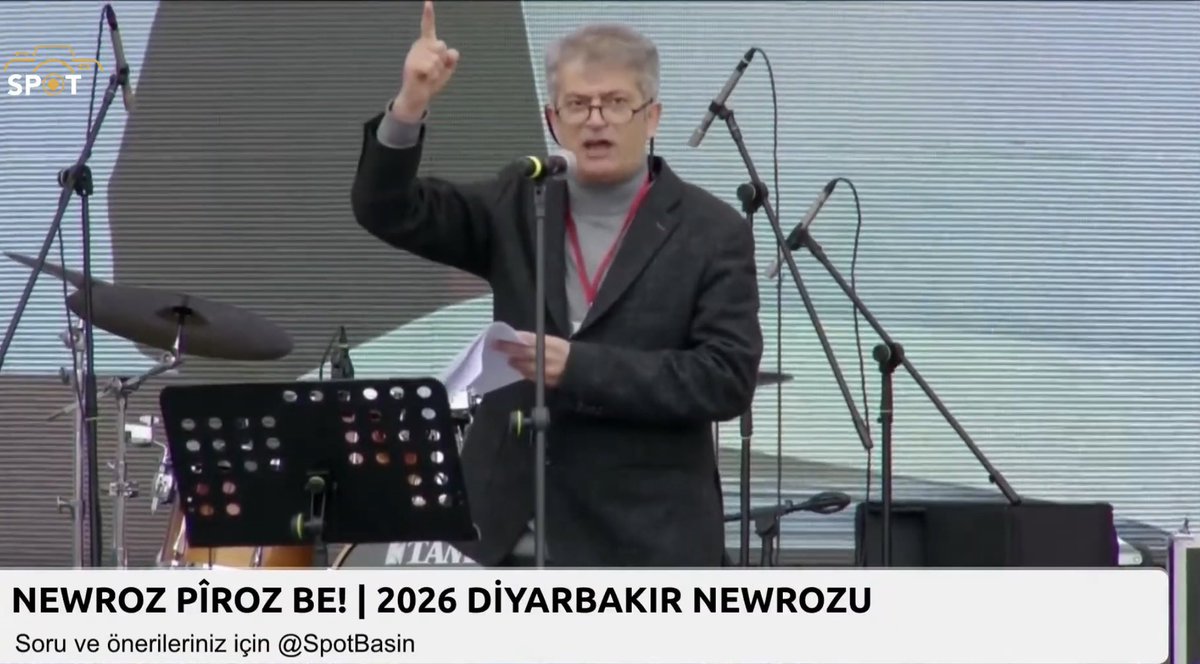 Dikmen47Dikmen's tweet photo. Îro heval Çetîn li qada Newroza #Amedê Hêrs,hêvî,êş,Doz,Dilsozî, hesret, hesabpirsîn,berxwedan,fedakarî  û ji her tiştî girîngtir, ruh û peyama serdema nû da dost û dijminan... https://t.co/PkGBfshDUO