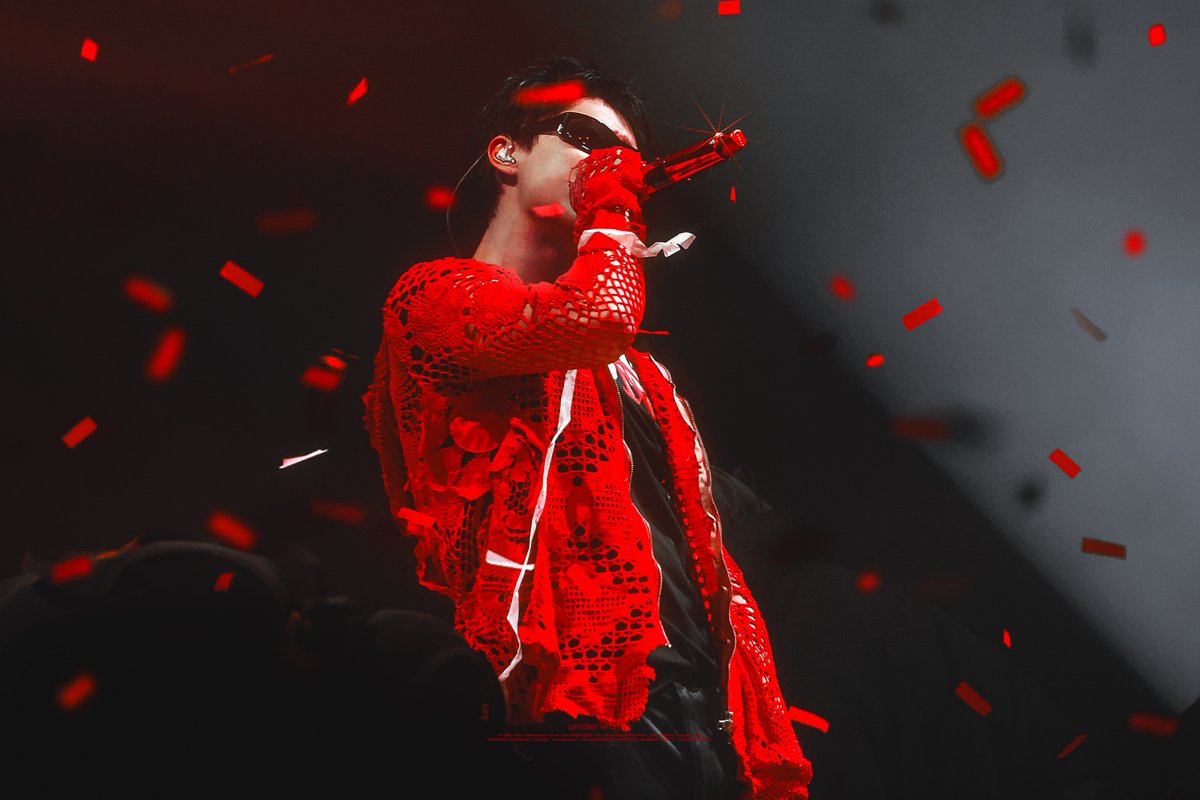 underwater tweet media
