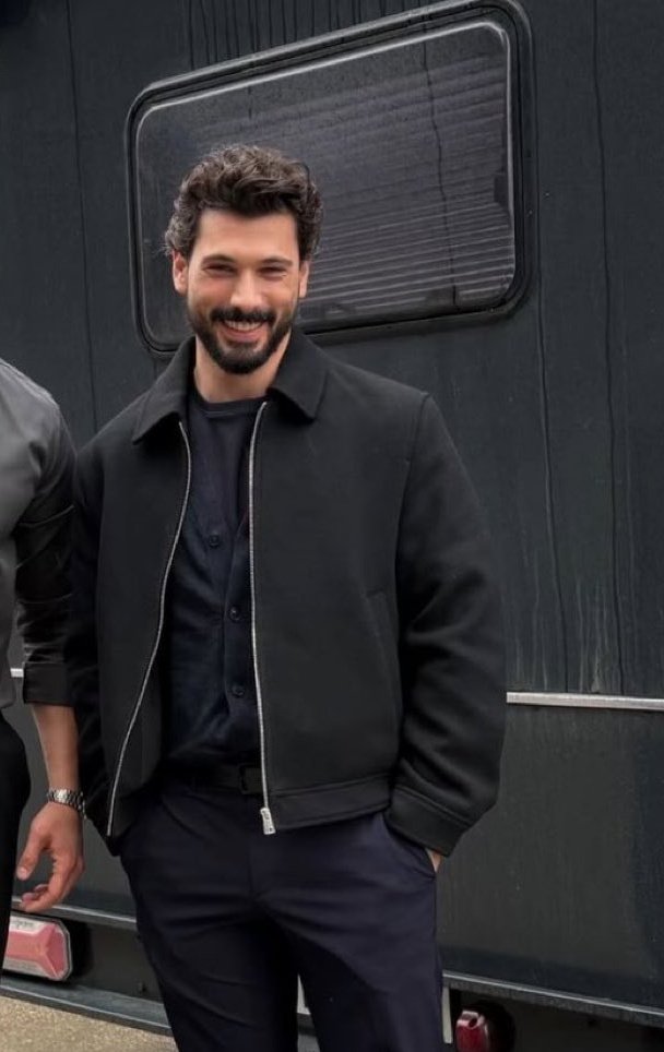 bitiklaylom's tweet photo. 32 yaşında olan adam gülünce 3 yaşına dönüyo saka mi https://t.co/6PgmZRJYmb