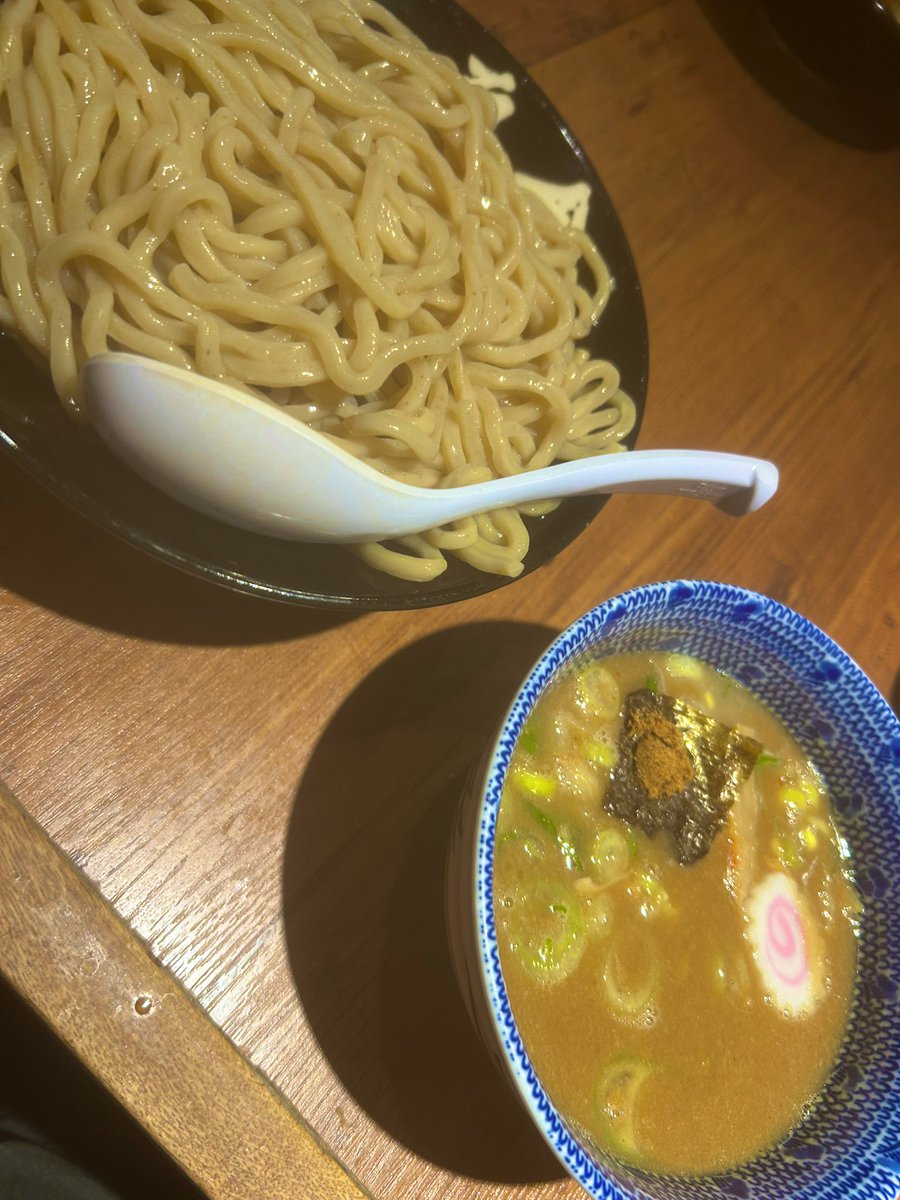 toki1269's tweet photo. とりあえずつけ麺、明日は洗車と掃除と買い物と自転車修理を10時迄に終わらす！ https://t.co/Mbi8R8ZE4v
