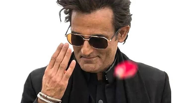 One thing I’m noticing during the WILD RUN of #Dhurandhar2 is that there is no single clip, song, or dialogue dominating social media like how #AkshayeKhanna’s Sher E Baloch exploded everywhere. That wave was pure madness, X and Insta were flooded within hours 🔥

Here, the film