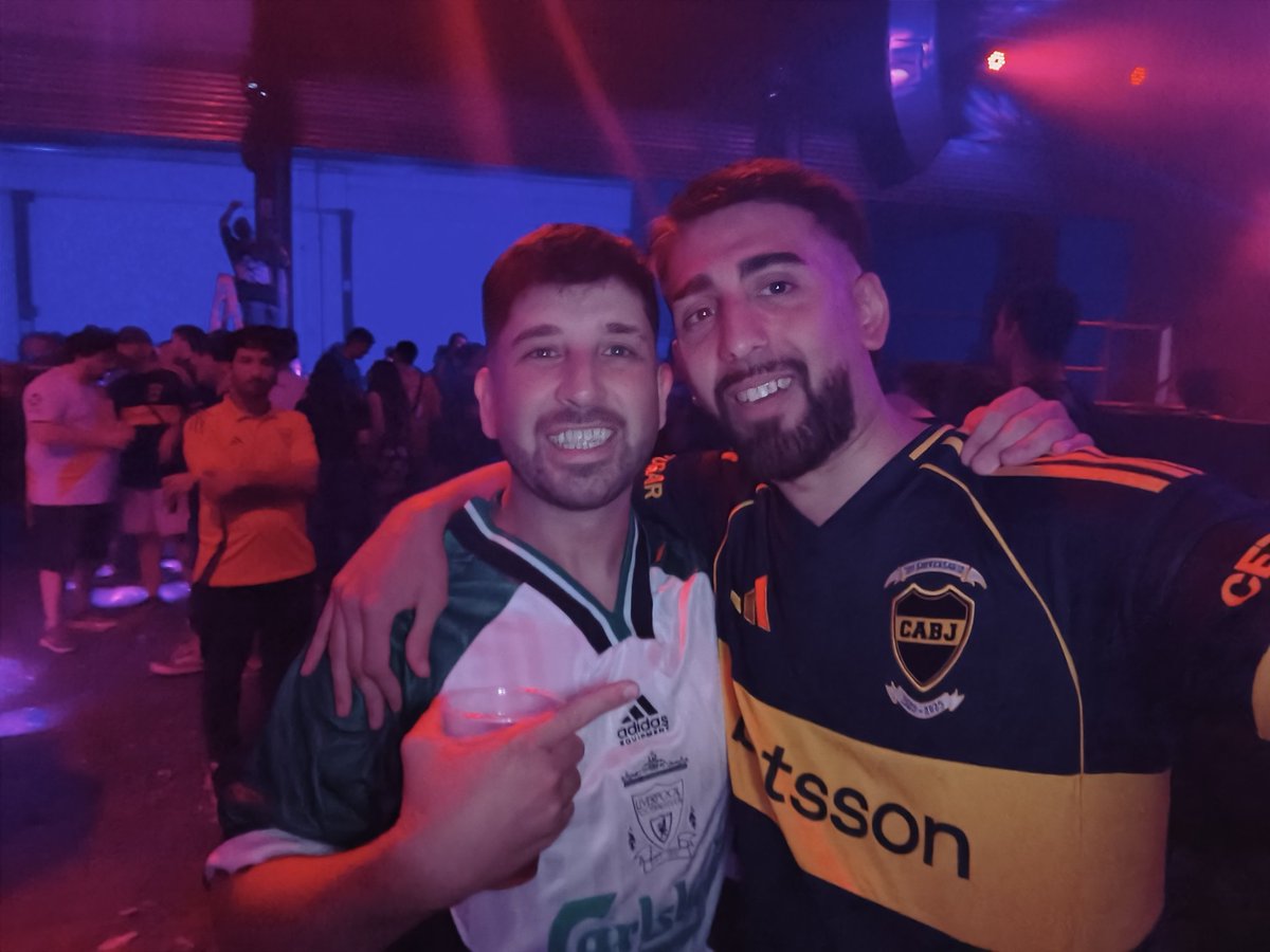 FedeBustos46's tweet photo. @AdriSanchez32 un papelón #CEFShow 💙💛💙 https://t.co/VyXWiHBOC5