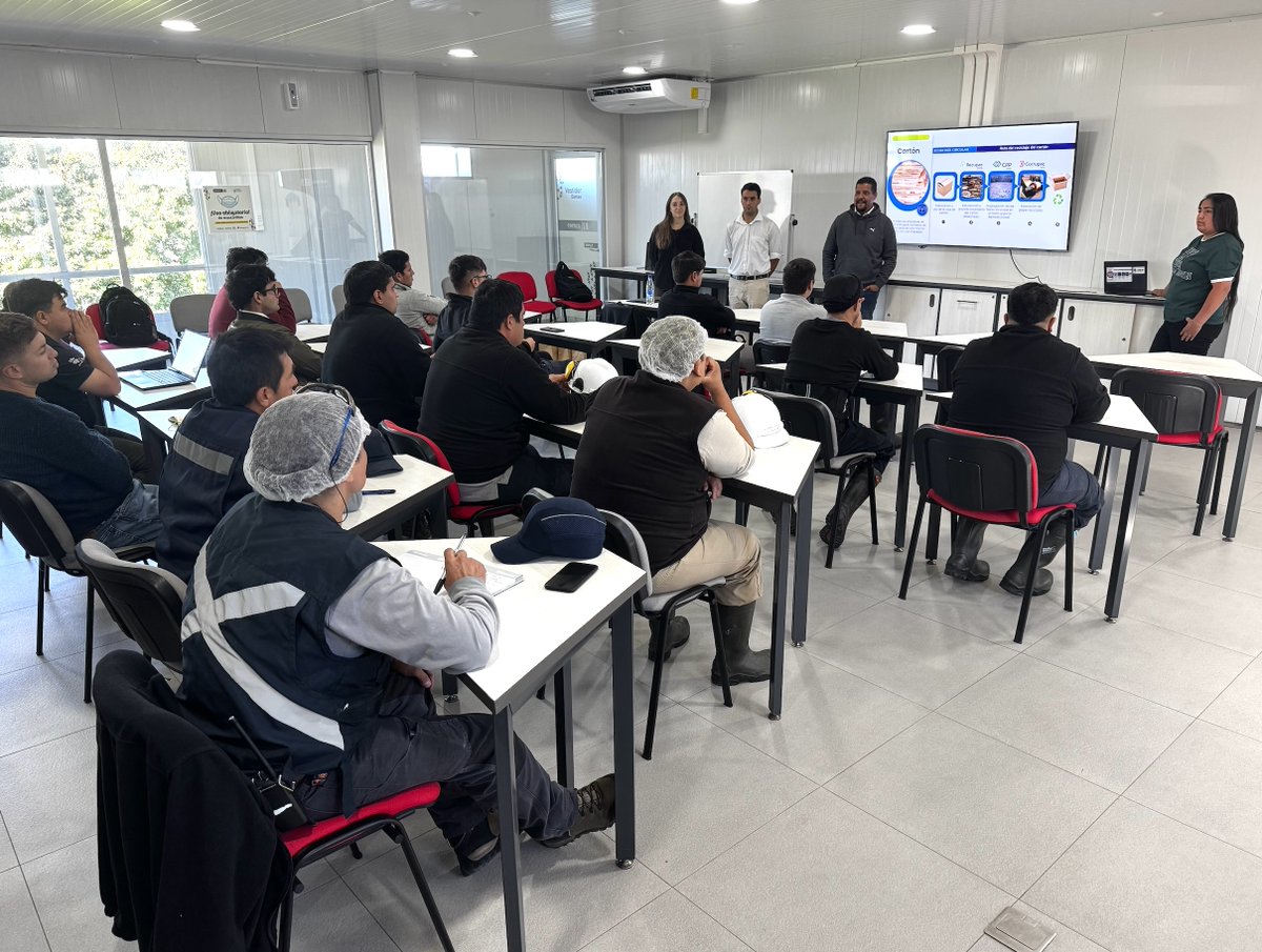 CoexcaSA's tweet photo. #Coexca S.A. realizó capacitación junto a la empresa Corrupac, fortaleciendo procesos y reciclaje de cartón, en línea con su estrategia de economía circular. En la jornada participaron colaboradores de la principal planta, ubicada en Maule. https://t.co/vOK9jALkET
