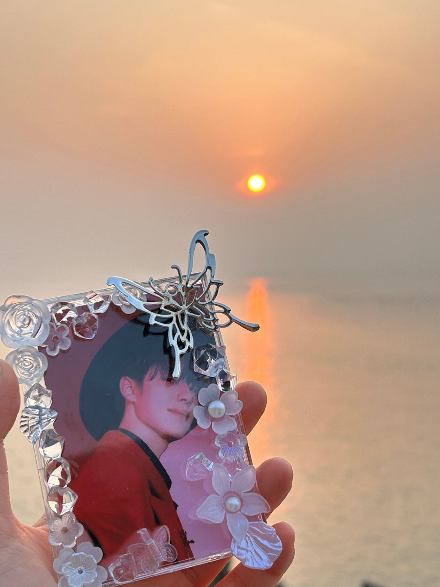 Robin Elliott tweet media