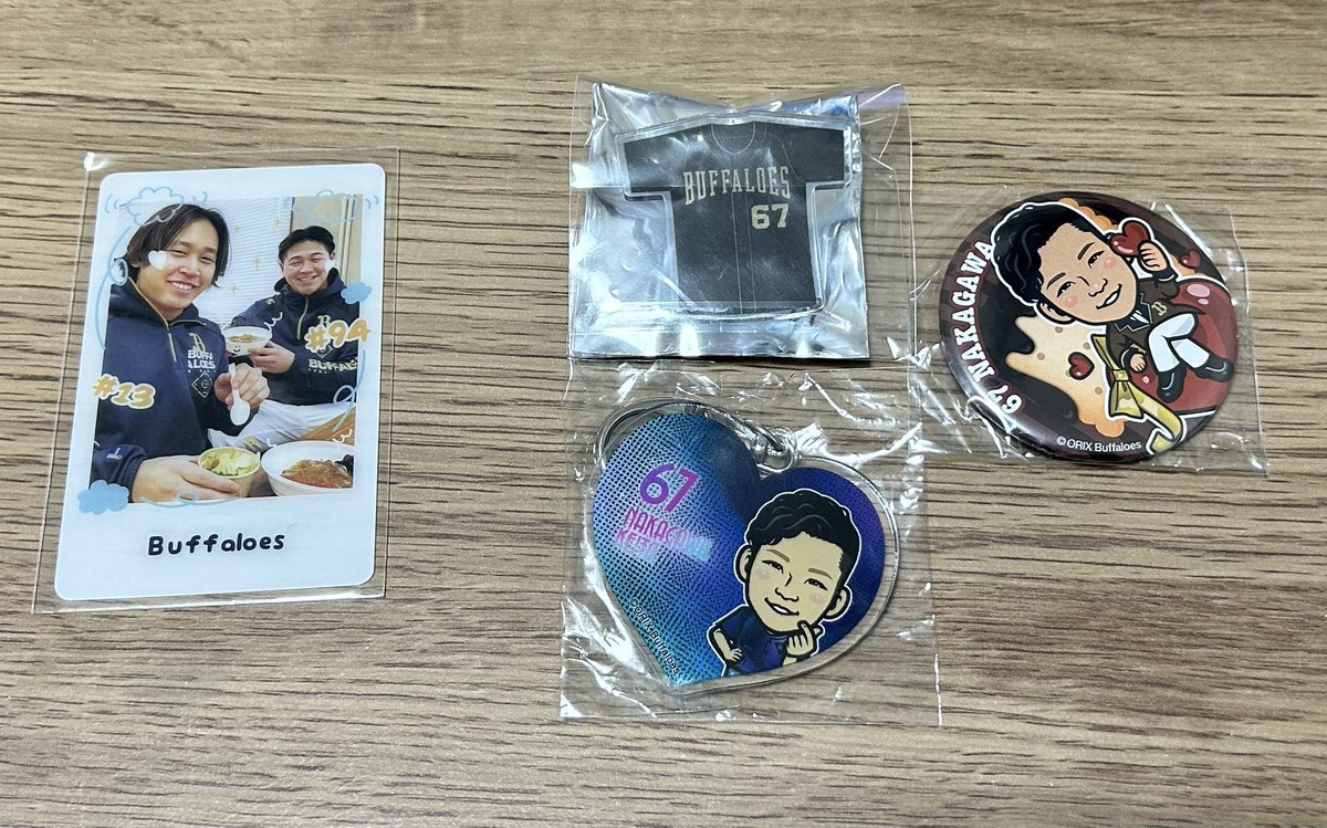 グッズ取引 tweet media