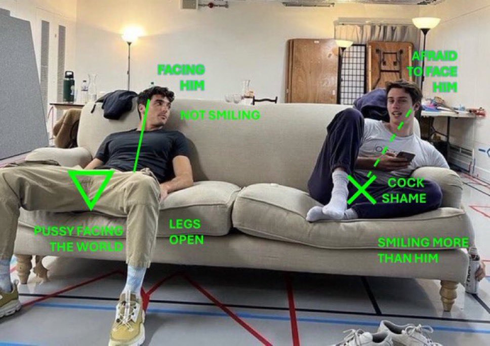 laura 🩷🤍🧡 tweet media