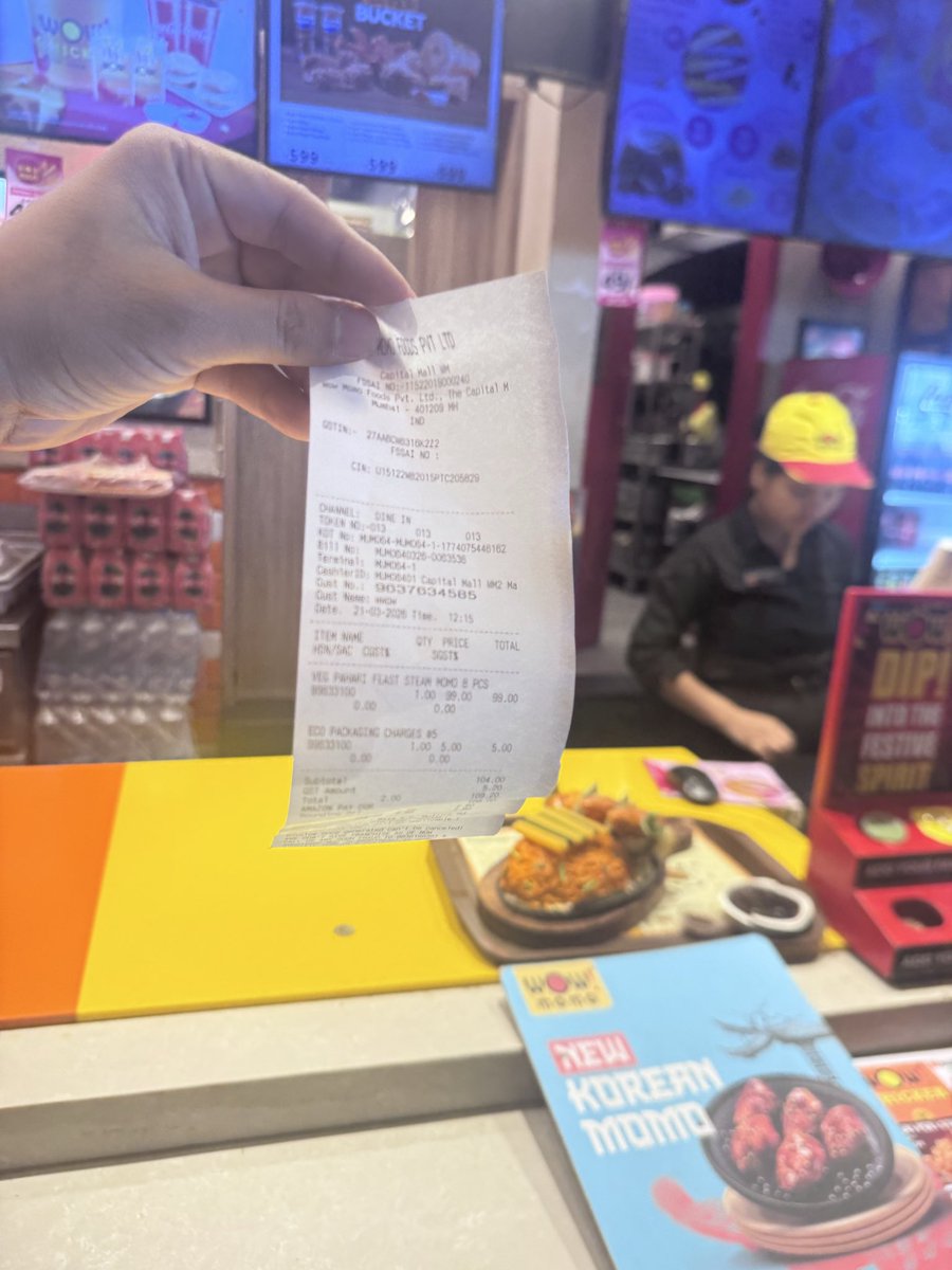 SHUBHAMDEEP's tweet image. No proper bill as well with hidden charges.
That too with bad quality of momos served.

#CustomerExperience #HiddenCharges #UXFail #ConsumerRights #India #wowmomos