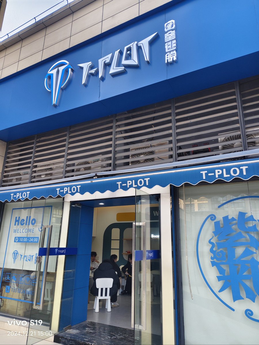 LAURA RIVERA tweet media