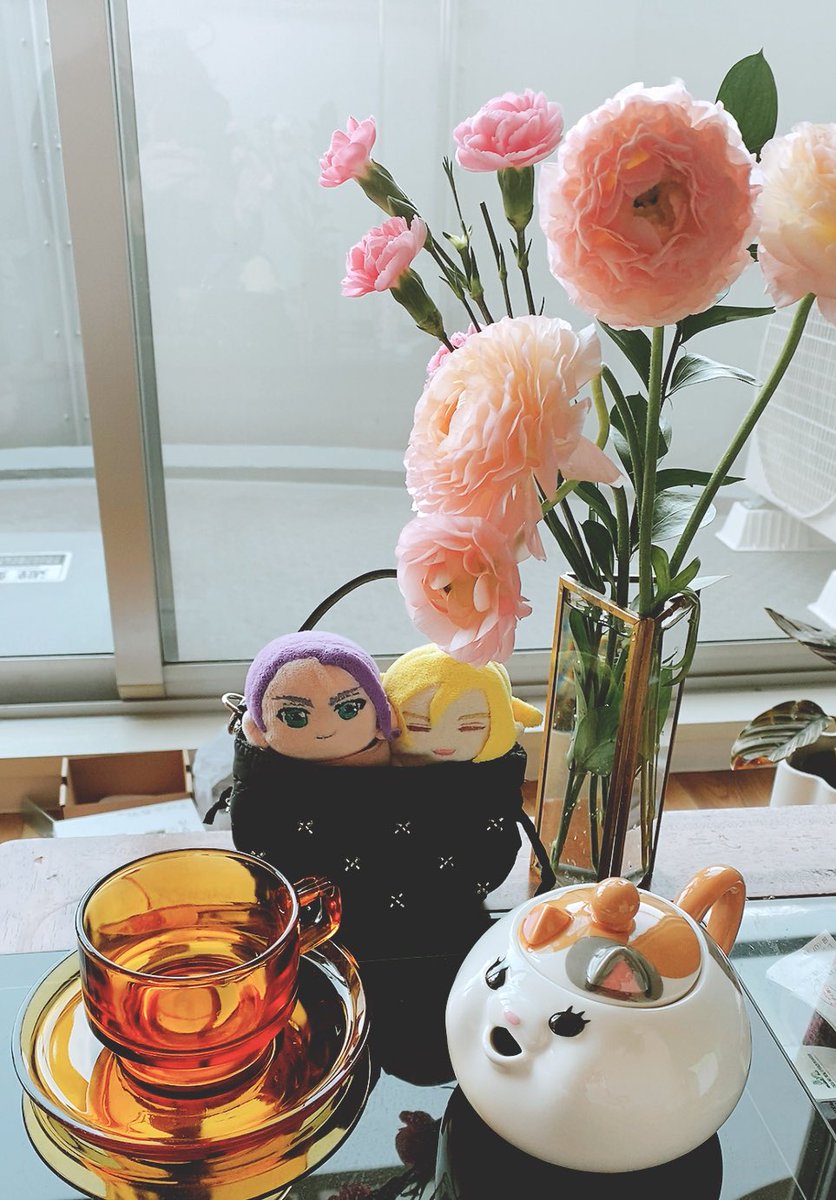mirita_milita's tweet photo. ポメチャンのお引越祝いを選びに園芸センター行ってきたのよ
オリーブ、レモン、ラナンキュラス🫒🍋🌼かわよきコ達連れて訪問してきた〜窓が大きくて明るい！照明とかオシャレインテリアで構成されたお部屋の完成楽しみや〜 https://t.co/YMIS0pm04d