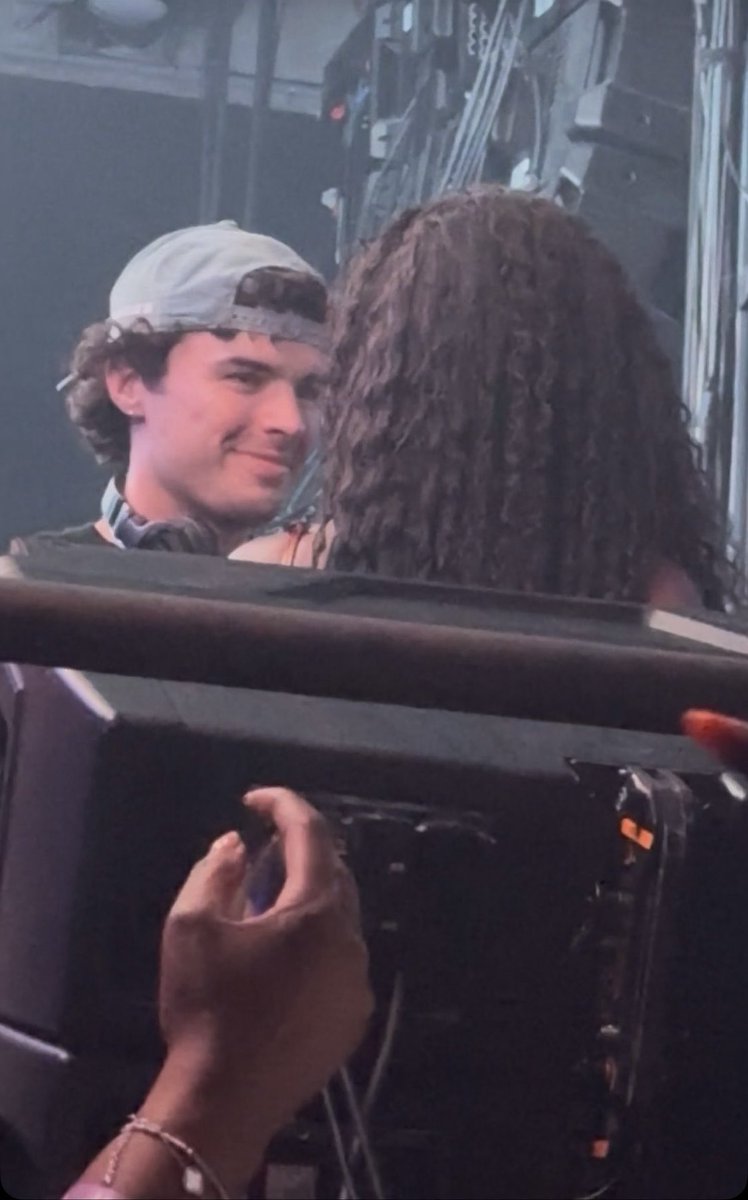 damascus oberdeen 🖤 tweet media