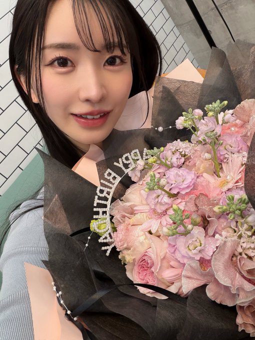 鈴木真夕@ワカメ多め🥬 - 本日もappsさんありがとうございました‼️ またお誕生日のお花をいただきました💐 たくさんお祝いありがとう〜💕 来月もみんなに会えるの楽しみにしてるよ🎶 https://t.co/ttLcy2vqiG