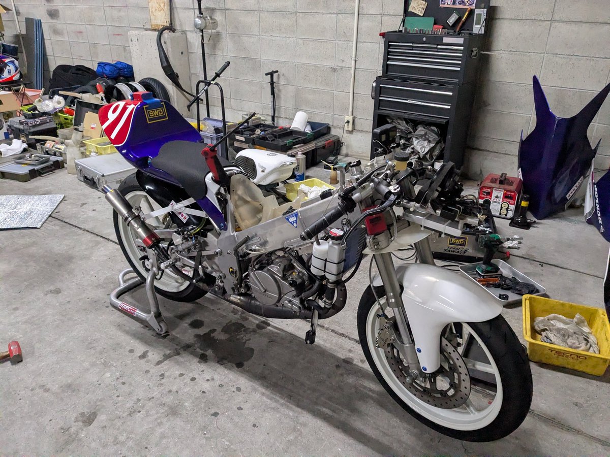 TMS_channel's tweet photo. 今日は1本だけのはずが、エンジン潰れて夕方から晩までずっとバイク修理してました（笑） https://t.co/Aue1YrkwcA